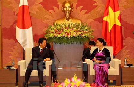 Chủ tịch Quốc hội Nguyễn Thị Kim Ngân tiếp Thủ tướng Nhật Bản Shinzo Abe.
